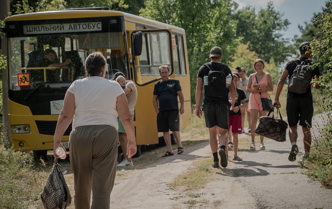В трех громадах Донецкой области объявили обязательную эвакуацию детей