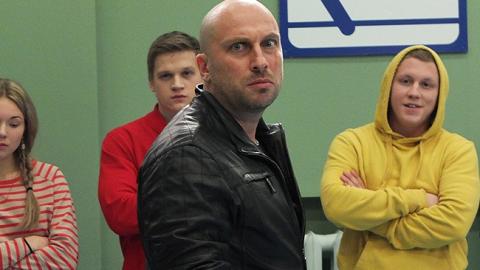 В сети подняли на смех показ сериала "Физрук" на фасаде Большого театра в Москве