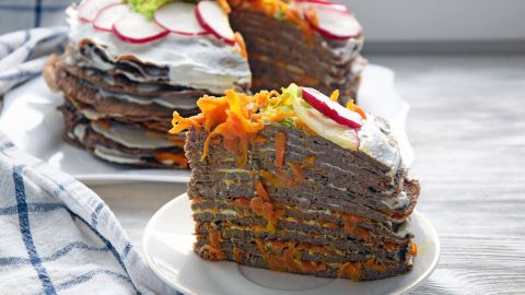 Печінковий торт для різдвяного столу: готуємо улюблену страву без майонезу