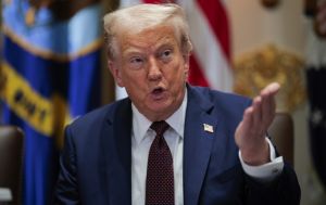 Трампа екстрено евакуювали після стрілянини на вечері