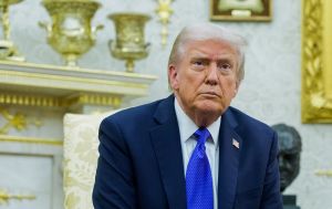 Чоловік з дробовиком "штурмував" резиденцію Трампа