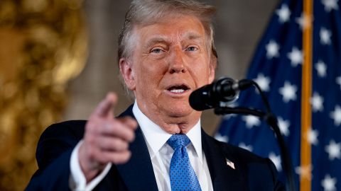 Трамп допустив, що може змінити свою позицію у бік України через дії Путіна