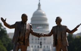 Трампа "засвітили" серед файлів Епштейна: що випливло з секретних документів