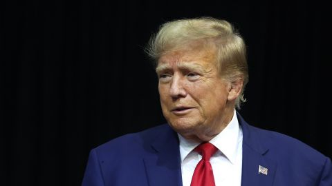 Bloomberg: Трамп розуміє, що не зможе "підштовхнути" Київ до поступок без однієї умови