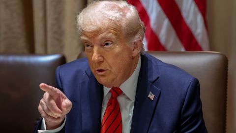 Трамп дал Ирану 48 часов, чтобы открыть Ормузский пролив