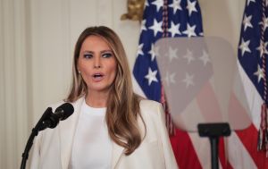 Мелания Трамп помогла вернуть родителям из Украины и РФ пятерых детей
