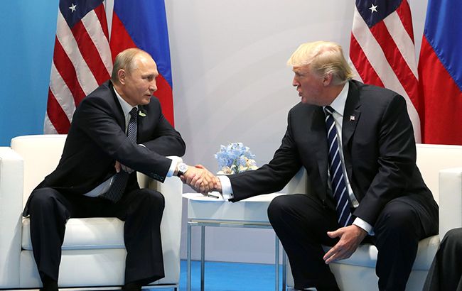 Трамп с Путиным беседовали на саммите G20 без переводчика от США, - FT