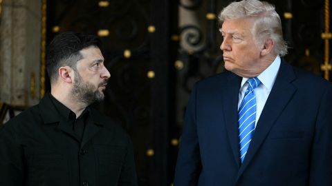 Трамп під час дзвінка з Зеленським вкотре просив припинити удари по НПЗ РФ, - Axios