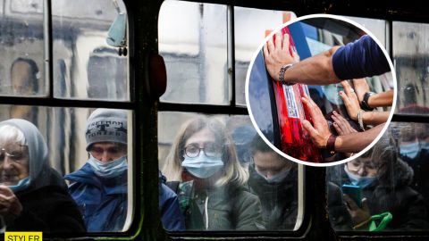 В Киеве "герой парковки" заблокировал движение трамваев: пассажиры отодвинули машину (видео)