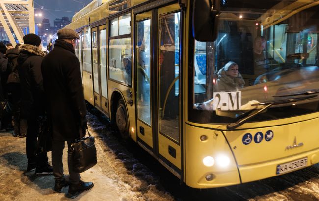 В Киеве в одном из автобусов заметили контролера-афериста: подробности скандала