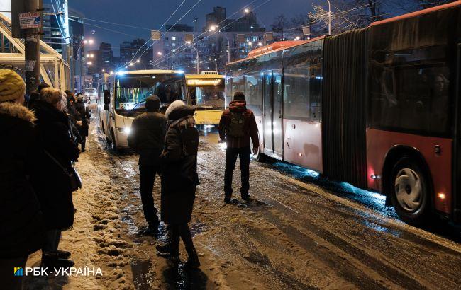 У двох містах України через негоду порушилася робота громадського транспорту
