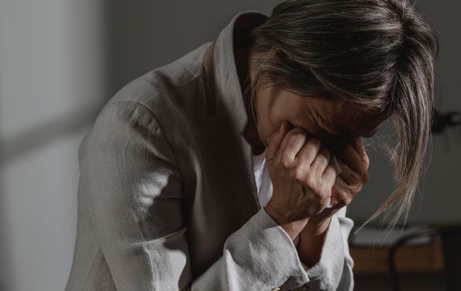 Українцям розповіли, як підтримати людину, яка пережила горе