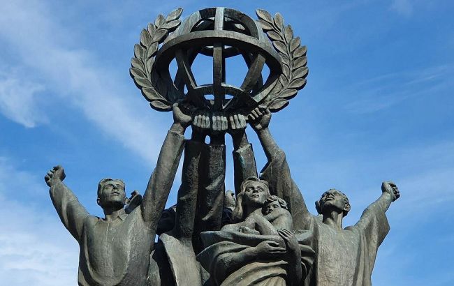 В Финляндии снесли подаренный СССР монумент "Мир во всем мире"