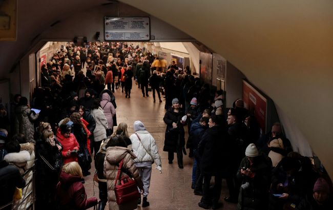 В Киеве длительная воздушная тревога вызвала коллапс в метро