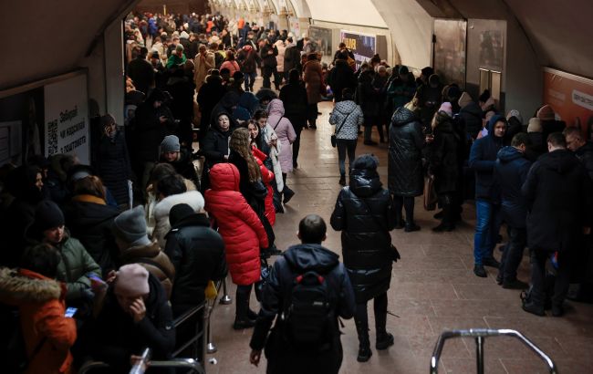 Украинцы все меньше доверяют США: что показал опрос