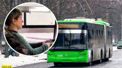 В Харькове водитель троллейбуса удивила необычным занятием во время движения: возмутительное видео