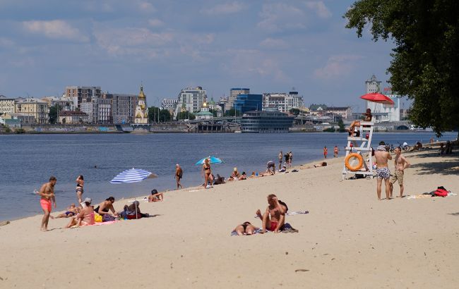 Отдых на пляжах Киева: в каких водоемах купаться сейчас нельзя