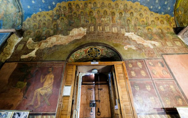 У пекло - тільки чоловіки: що зображено на давніх фресках Кирилівської церкви