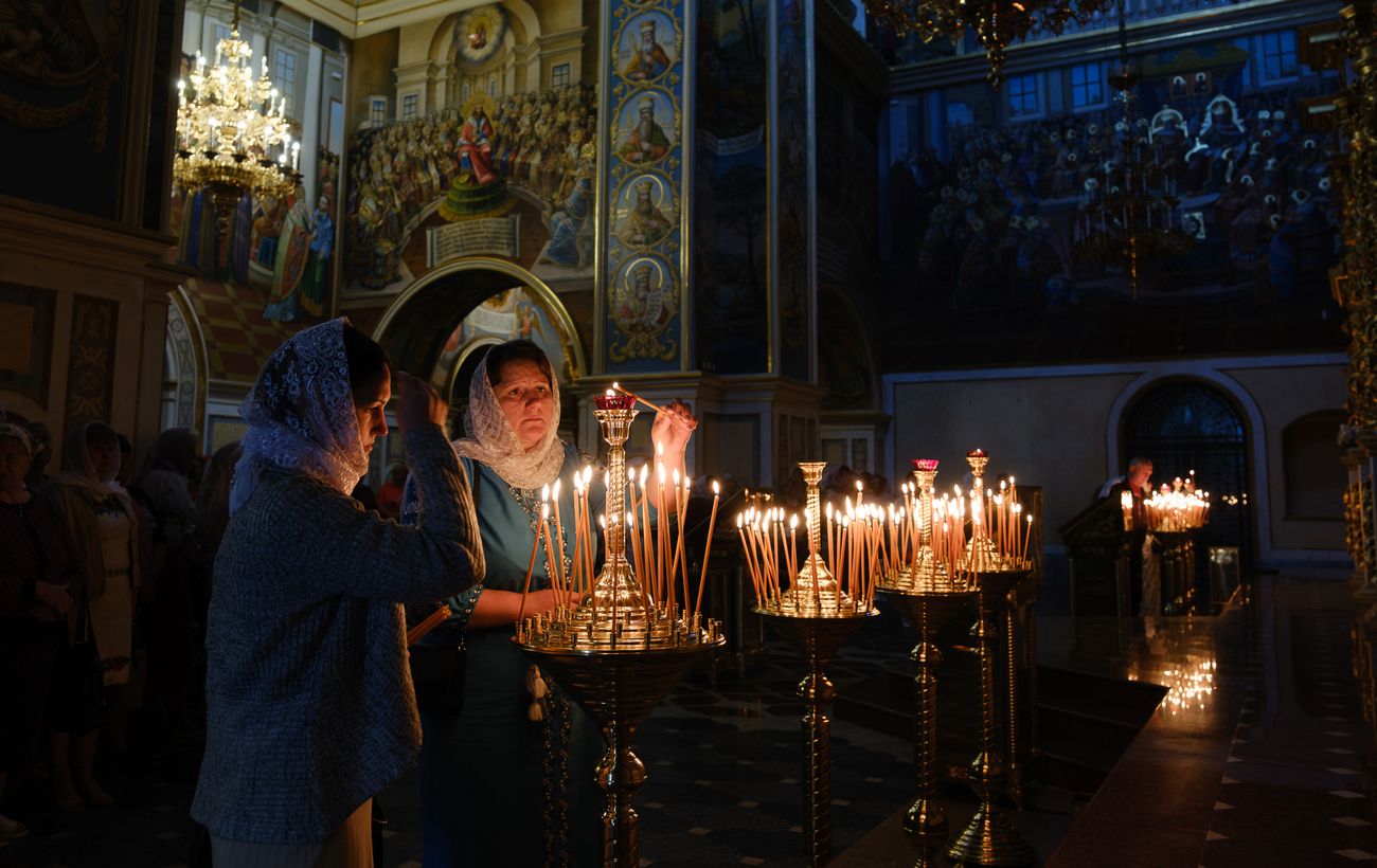 До якої церкви відносять себе українці: дані опитування