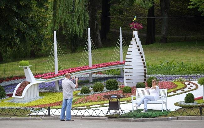 Місто майбутнього: у Києві відкрилася футуристична виставка квітів