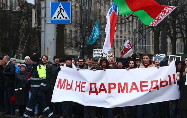 ЕС призывает Беларусь освободить участников марша против "декрета о тунеядцах"