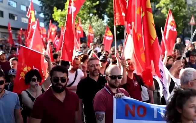 Понад сотню комуністів затримала поліція Туреччини напередодні саміту НАТО