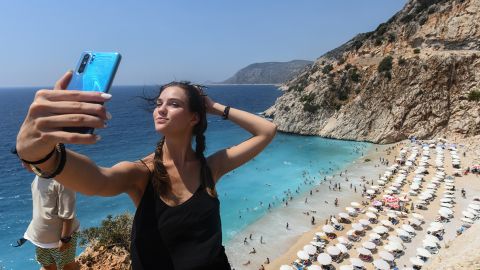 Как защитить смартфон на пляже: дельные советы