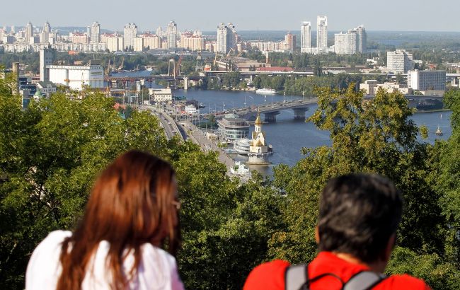 Чотири країни слідом за США закликають своїх громадян не їхати до України
