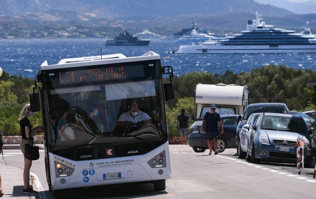 В Испании из-за сильного ливня автобус упал в реку: есть жертвы