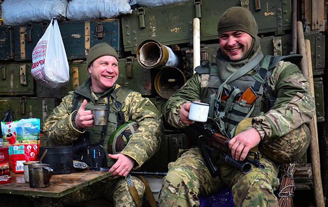 "Когда руки откуда положено растут": в сети удивились хозяйственности бойцов ООС (ВИДЕО)