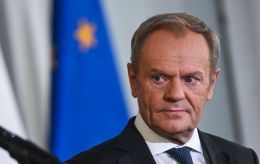 "Тішить Путіна і шокує союзників": Туск відреагував на позбавлення Зеленського нагороди