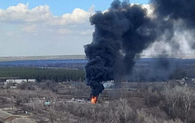 У Щасті на ТЕС спалахнув трансформатор через обстріл. Вогонь перекинувся й на сусідній