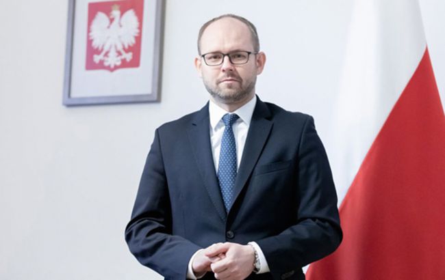 У Москві польське посольство облили червоною фарбою