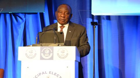 Мир должен противостоять ограничениям на поездки из-за COVID, - президент ЮАР