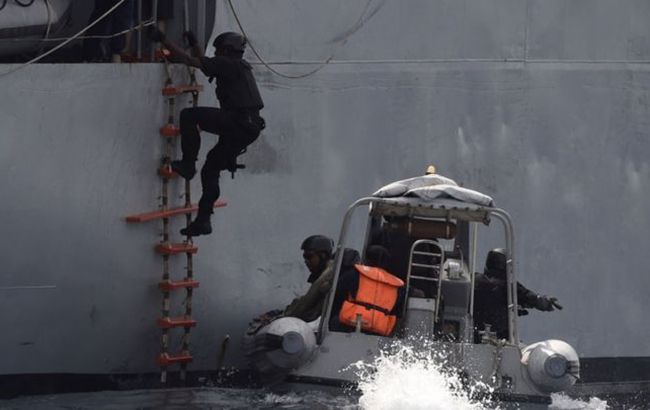 У берегов Африки пираты похитили девять моряков с норвежского судна