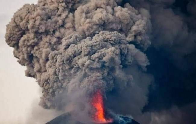 Из-за вулкана в Индонезии уже эвакуировали более 4,5 тысячи человек