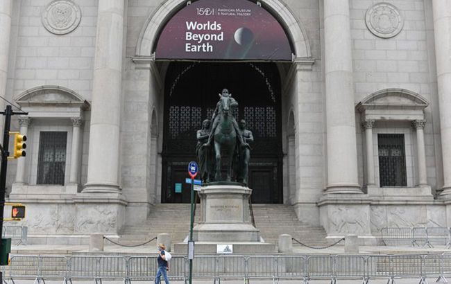 Символ расовой дискриминации: в Нью-Йорке демонтируют памятник Рузвельту