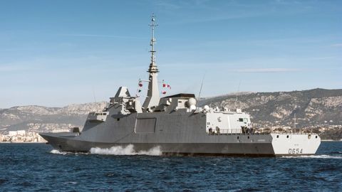 С ракетными установками и пулеметами: в Одессу прибыл фрегат НАТО