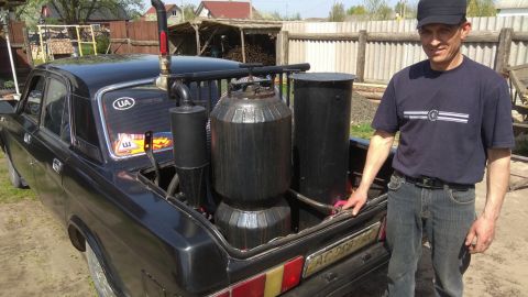 Український винахідник за 100 доларів створив "Волгу" на дровах: відомо, скільки вона економить грошей