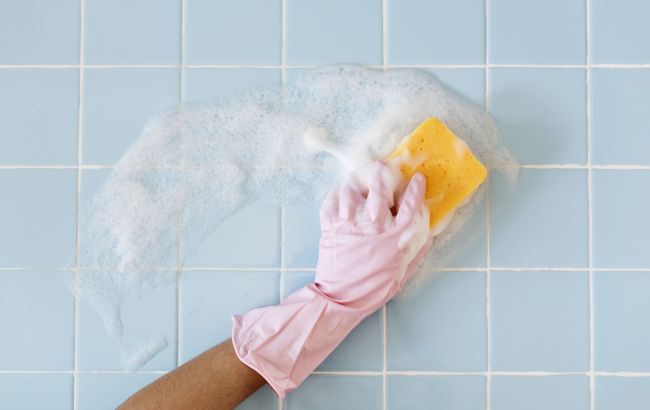 Эти простые средства помогут легко очистить швы между плиткой: есть в каждом доме