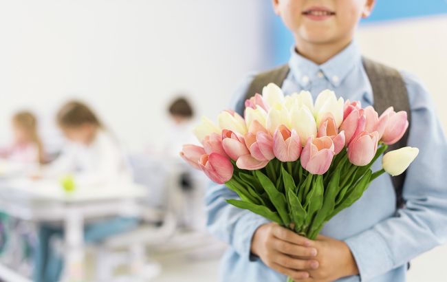День учителя 2021: лучшие поздравления и открытки с праздником