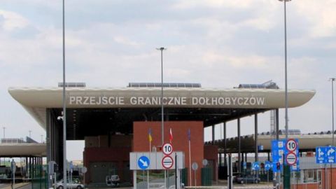 Польша приостанавливает движение на границе с Украиной