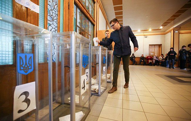 За первый час голосования в Украине не открылись несколько участков