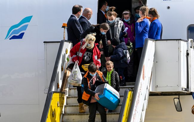 Уезжают тысячи. В стране ЕС украинцы массово отказываются от временной защиты
