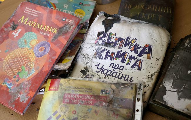 РФ масово знищує українські книжки: чи "злетять" ціни на друковані видання