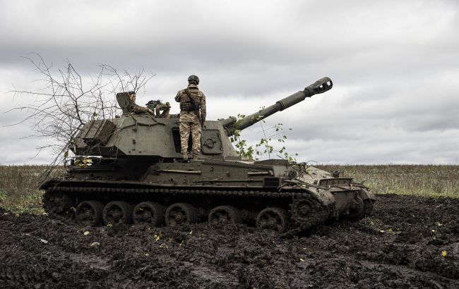 ВСУ из артиллерии атаковали позиции оккупантов в захваченных домах (видео)
