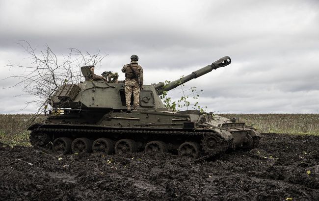 Українські військові з артилерії знищили окупантів під Бахмутом (відео)