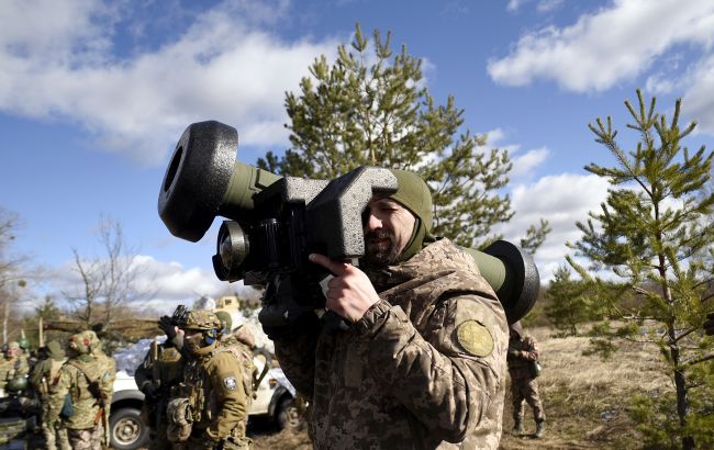 Украинские пограничники показали, как с Javelin "охотятся" на российские танки (видео)
