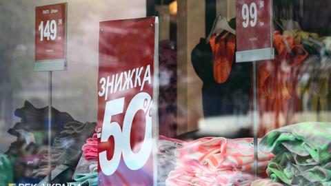 Скидки и яркие ценники: как мы ежедневно покупаем ненужные товары в магазинах