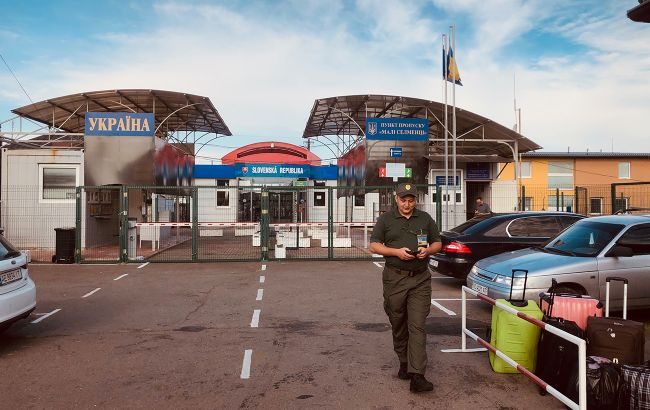 Перевірка документів у жінок на кордоні: у ДПСУ зробили заяву про "Резерв+"